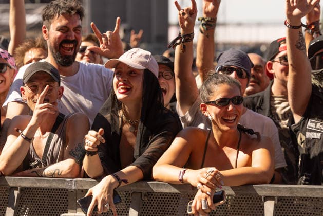 Das 35. Wacken Open Air ist offiziell eröffnet. Heute um 15 Uhr und 30 Minuten eröffnete das sonnigste Wacken Open Air seit Jahren seine Tore und das Infield für zehntausende Fans, die vor die Bühnen stürmten. Wacken Wacken open Air Schleswig Holstein Deutschland _5DL8858 *** The 35th Wacken Open Air is officially open. Today at 3:30 p.m., the sunniest Wacken Open Air in years opened its gates and the infield to tens of thousands of fans, who rushed toward the stages Wacken Wacken Open Air Schleswig-Holstein Germany 5DL8858