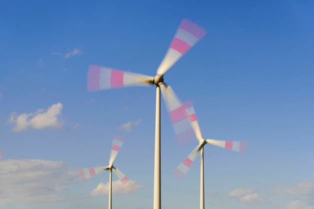 Windkraftanlage in Bewegung Windkraftanlage in Bewegung als Symbolbild für Energieerzeugung mit grünem Strom - DIGITAL BEARBEITET - NUR FÜR REDAKTIONELLE VERWENDUNG -