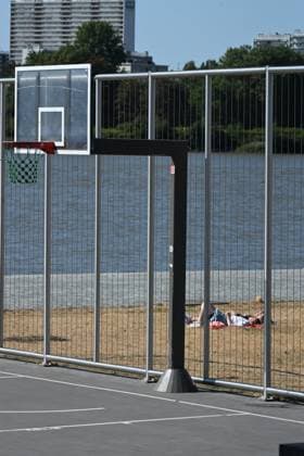 Illustration Of A Heathwave In Belgium 29 07 2026 ANTWERPEN, BELGIUM - JULY 29 : Illustration of hot sunny weather in the city on July 29, 2026 in Antwerpen, Belgium, 29 07 2026 Antwerpen Belgium  Copyright: xBertxVanxDenxBrouckex