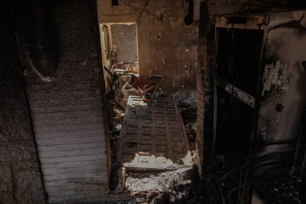 The fire in Burgohondo, Ávila, is not spreading, but it will still take several days to bring it under control. A house destroyed by the wildfire, July 29, 2026, in Pelayos de la Presa, Madrid, Spain. The fire suppression director for the Castilla y León Regional Government’s Infocal operation at the Burgohondo, Ávila, fire stated that overnight, emergency crews managed to prevent the fire from spreading, however, he warned that it will take many days of work to stabilize it. JULY 29, 2026 Alejandro Martínez Vé Pelayos de la Presa, Madrid Pelayos de la Presa, Madrid, Spain  Copyright: xAlejandroxMartinezxVÃ lezx 7694248