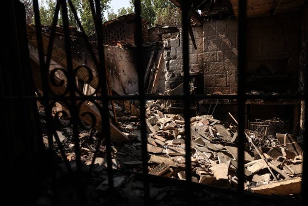 The fire in Burgohondo, Ávila, is not spreading, but it will still take several days to bring it under control. A house destroyed by the wildfire, July 29, 2026, in Pelayos de la Presa, Madrid, Spain. The fire suppression director for the Castilla y León Regional Government’s Infocal operation at the Burgohondo, Ávila, fire stated that overnight, emergency crews managed to prevent the fire from spreading, however, he warned that it will take many days of work to stabilize it. JULY 29, 2026 Alejandro Martínez Vé Pelayos de la Presa, Madrid Pelayos de la Presa, Madrid, Spain  Copyright: xAlejandroxMartinezxVÃ lezx 7694249