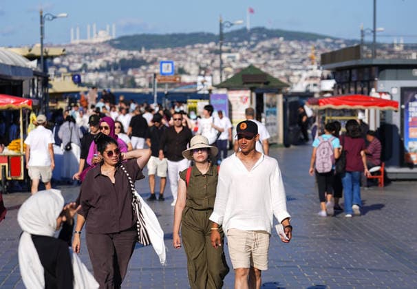Hot weather in Istanbul ISTANBUL, TURKIYE - JULY 29: Domestic and foreign tourists try to protect themselves from the hot weather by using umbrellas, hats and hand fans as hot weather takes effect in Eminonu and the surrounding area of Istanbul, Turkiye, on July 29, 2026. Esra Bilgin Anadolu Istanbul Turkey. Editorial use only. Please get in touch for any other usage.  Copyright: x2026xAnadoluxEsraxBilginx