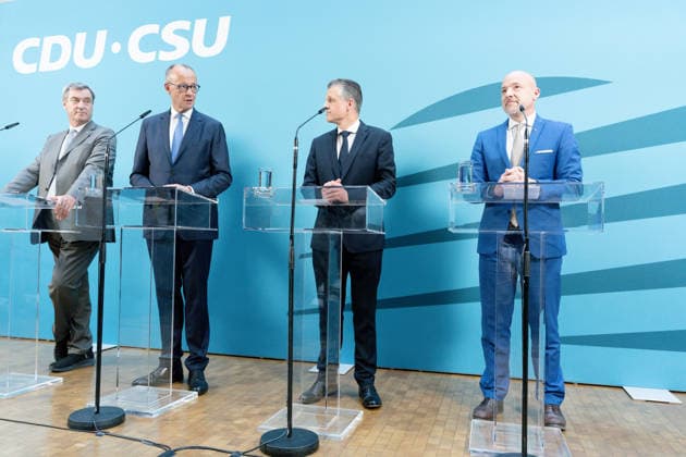 Pressestatement, Sondersitzung, CDU CSU-Bundestagsfraktion Bundestag, Jakob-Kaiser-Haus, Pressestatement, Sondersitzung, CDU CSU-Bundestagsfraktion, Bundeskanzler, Friedrich Merz, Fraktionsvorsitzender, Thorsten Frei,Alexander Hoffmann, Markus Söder, Ministerpräsident, Bayern Berlin Berlin GER *** Press Statement, Special Session, CDU CSU Parliamentary Group in the Bundestag, Jakob Kaiser House, Press Statement, Special Session, CDU CSU Parliamentary Group in the Bundestag, Federal Chancellor, Friedrich Merz, Parliamentary Group Chair, Thorsten Frei, Alexander Hoffmann, Markus Söder, Minister-President, Bavaria, Berlin, Berlin, GER
