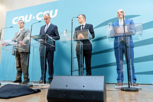 Pressestatement, Sondersitzung, CDU CSU-Bundestagsfraktion Bundestag, Jakob-Kaiser-Haus, Pressestatement, Sondersitzung, CDU CSU-Bundestagsfraktion, Bundeskanzler, Friedrich Merz, Fraktionsvorsitzender, Thorsten Frei,Alexander Hoffmann, Markus Söder, Ministerpräsident, Bayern Berlin Berlin GER *** Press Statement, Special Session, CDU CSU Parliamentary Group in the Bundestag, Jakob Kaiser House, Press Statement, Special Session, CDU CSU Parliamentary Group in the Bundestag, Federal Chancellor, Friedrich Merz, Parliamentary Group Chair, Thorsten Frei, Alexander Hoffmann, Markus Söder, Minister-President, Bavaria, Berlin, Berlin, GER