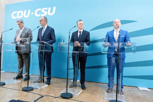 Pressestatement, Sondersitzung, CDU CSU-Bundestagsfraktion Bundestag, Jakob-Kaiser-Haus, Pressestatement, Sondersitzung, CDU CSU-Bundestagsfraktion, Bundeskanzler, Friedrich Merz, Fraktionsvorsitzender, Thorsten Frei,Alexander Hoffmann, Markus Söder, Ministerpräsident, Bayern Berlin Berlin GER *** Press Statement, Special Session, CDU CSU Parliamentary Group in the Bundestag, Jakob Kaiser House, Press Statement, Special Session, CDU CSU Parliamentary Group in the Bundestag, Federal Chancellor, Friedrich Merz, Parliamentary Group Chair, Thorsten Frei, Alexander Hoffmann, Markus Söder, Minister-President, Bavaria, Berlin, Berlin, GER