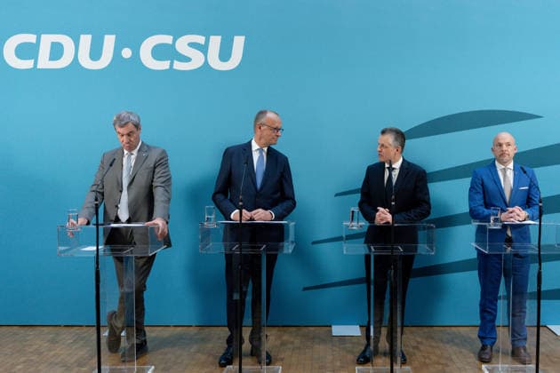 Pressestatement, Sondersitzung, CDU CSU-Bundestagsfraktion Bundestag, Jakob-Kaiser-Haus, Pressestatement, Sondersitzung, CDU CSU-Bundestagsfraktion, Bundeskanzler, Friedrich Merz, Fraktionsvorsitzender, Thorsten Frei,Alexander Hoffmann, Markus Söder, Ministerpräsident, Bayern Berlin Berlin GER *** Press Statement, Special Session, CDU CSU Parliamentary Group in the Bundestag, Jakob Kaiser House, Press Statement, Special Session, CDU CSU Parliamentary Group in the Bundestag, Federal Chancellor, Friedrich Merz, Parliamentary Group Chair, Thorsten Frei, Alexander Hoffmann, Markus Söder, Minister-President, Bavaria, Berlin, Berlin, GER