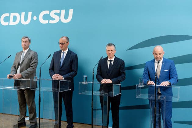 Pressestatement, Sondersitzung, CDU CSU-Bundestagsfraktion Bundestag, Jakob-Kaiser-Haus, Pressestatement, Sondersitzung, CDU CSU-Bundestagsfraktion, Bundeskanzler, Friedrich Merz, Fraktionsvorsitzender, Thorsten Frei,Alexander Hoffmann, Markus Söder, Ministerpräsident, Bayern Berlin Berlin GER *** Press Statement, Special Session, CDU CSU Parliamentary Group in the Bundestag, Jakob Kaiser House, Press Statement, Special Session, CDU CSU Parliamentary Group in the Bundestag, Federal Chancellor, Friedrich Merz, Parliamentary Group Chair, Thorsten Frei, Alexander Hoffmann, Markus Söder, Minister-President, Bavaria, Berlin, Berlin, GER
