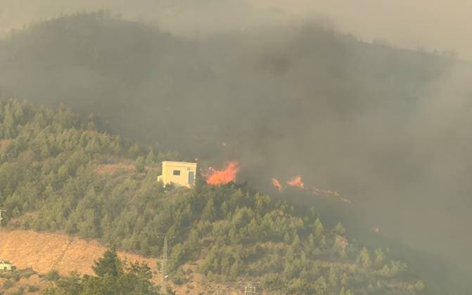 Firefighting efforts continue against wildfire in Antalya ANTALYA, TURKIYE - JULY 29: Aerial and ground crews battle a forest fire in the Alanya district of Antalya, Turkiye, on July 29, 2026. Mert Canturk Anadolu Antalya Turkey. Editorial use only. Please get in touch for any other usage.  Copyright: x2026xAnadoluxMertxCanturkx