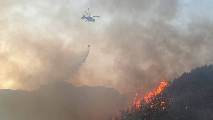 Firefighting efforts continue against wildfire in Antalya ANTALYA, TURKIYE - JULY 29: Aerial and ground crews battle a forest fire in the Alanya district of Antalya, Turkiye, on July 29, 2026. Mert Canturk Anadolu Antalya Turkey. Editorial use only. Please get in touch for any other usage.  Copyright: x2026xAnadoluxMertxCanturkx