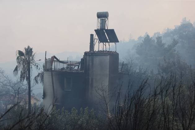 Firefighting efforts continue in Antalya s Kumluca ANTALYA, TURKIYE - JULY 29: General view of the destruction and a house damaged by fire as firefighters and Turkish General Directorate of Forestry teams continue their efforts to extinguish the fire that broke out in the forest area from air and land in Kumluca district of Antalya, Turkiye on July 29, 2026. Suleyman Elcin Anadolu Antalya Turkey. Editorial use only. Please get in touch for any other usage.  Copyright: x2026xAnadoluxSuleymanxElcinx
