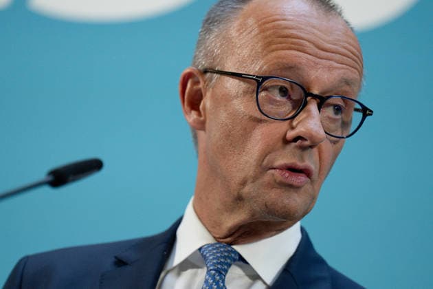 Pressestatement, Sondersitzung, CDU CSU-Bundestagsfraktion Bundestag, Jakob-Kaiser-Haus, Pressestatement, Sondersitzung, CDU CSU-Bundestagsfraktion, Bundeskanzler, Friedrich Merz Berlin Berlin GER *** Press Statement, Special Session, CDU CSU Parliamentary Group in the Bundestag, Jakob Kaiser House, Press Statement, Special Session, CDU CSU Parliamentary Group in the Bundestag, Federal Chancellor, Friedrich Merz, Berlin, Berlin, GER