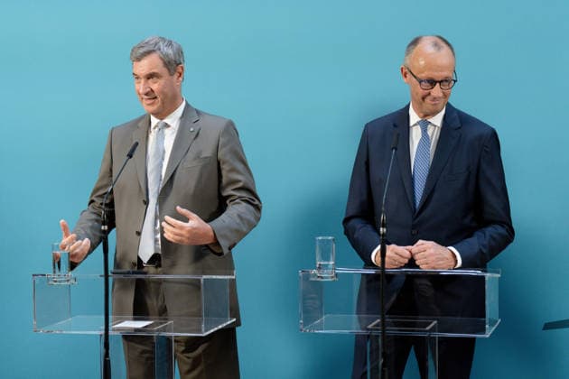 Pressestatement, Sondersitzung, CDU CSU-Bundestagsfraktion Bundestag, Jakob-Kaiser-Haus, Pressestatement, Sondersitzung, CDU CSU-Bundestagsfraktion, Bundeskanzler, Friedrich Merz, Markus Söder, Ministerpräsident, Bayern Berlin Berlin GER *** Press Statement, Special Session, CDU CSU Parliamentary Group in the Bundestag, Jakob Kaiser House, Press Statement, Special Session, CDU CSU Parliamentary Group in the Bundestag, Federal Chancellor, Friedrich Merz, Markus Söder, Minister-President, Bavaria Berlin Berlin GER