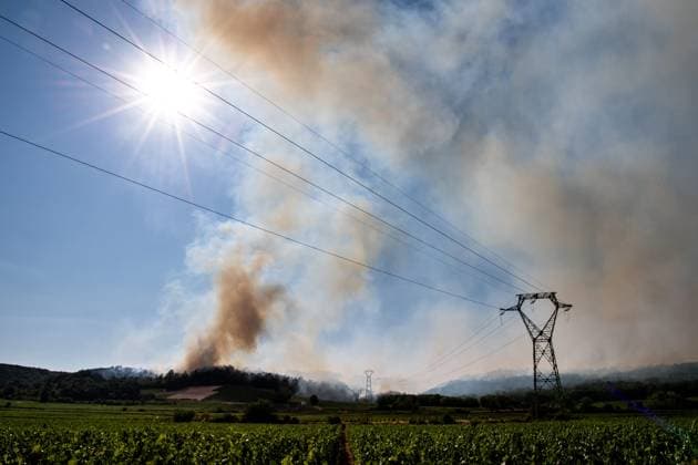 Forest Fire in Marsannay-la-Côte, July 29, 2026 PHOTOPQR LE BIEN PUBLIC Emma BUONCRISTIANI Marsannay-la-Côte July 29, 2026 Fire, forest fire in Marsannay-la-Côte, also near Couchey, on July 29, 2026 July 29, 2026 Marsannay-la-Côte, Côte-d’Or department, France Fire, forest fire in Marsannay-la-Côte Marsannay-la-Côte, Côte-d’Or, Burgundy, France  Copyright: xPHOTOPQR LExBIENxPUBLIC MAXPPPxEmmaxBUONCRISTIANIx 20260729BPU7998 20260729BPU7998