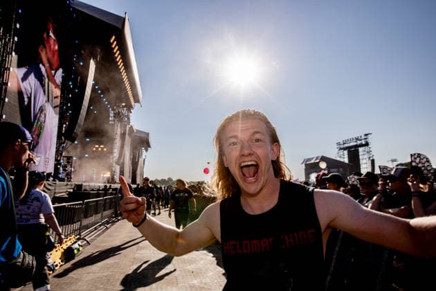 Das 35. Wacken Open Air ist offiziell eröffnet. Heute um 15 Uhr und 30 Minuten eröffnete das sonnigste Wacken Open Air seit Jahren seine Tore und das Infield für zehntausende Fans, die vor die Bühnen stürmten. Wacken Wacken open Air Schleswig Holstein Deutschland IVDJ7623 *** The 35th Wacken Open Air is officially open. Today at 3:30 p.m., the sunniest Wacken Open Air in years opened its gates and the infield to tens of thousands of fans, who rushed toward the stages Wacken Wacken Open Air Schleswig-Holstein Germany IVDJ7623