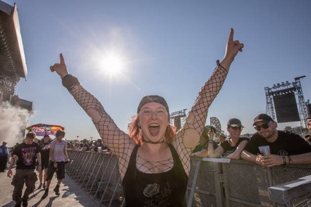 Das 35. Wacken Open Air ist offiziell eröffnet. Heute um 15 Uhr und 30 Minuten eröffnete das sonnigste Wacken Open Air seit Jahren seine Tore und das Infield für zehntausende Fans, die vor die Bühnen stürmten. Wacken Wacken open Air Schleswig Holstein Deutschland IVDJ7648 *** The 35th Wacken Open Air is officially open. Today at 3:30 p.m., the sunniest Wacken Open Air in years opened its gates and the infield to tens of thousands of fans, who rushed toward the stages Wacken Wacken Open Air Schleswig-Holstein Germany IVDJ7648