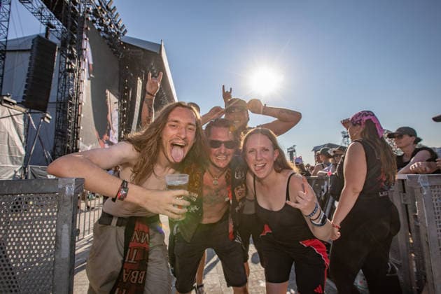Das 35. Wacken Open Air ist offiziell eröffnet. Heute um 15 Uhr und 30 Minuten eröffnete das sonnigste Wacken Open Air seit Jahren seine Tore und das Infield für zehntausende Fans, die vor die Bühnen stürmten. Wacken Wacken open Air Schleswig Holstein Deutschland IVDJ7674 *** The 35th Wacken Open Air is officially open. Today at 3:30 p.m., the sunniest Wacken Open Air in years opened its gates and the infield to tens of thousands of fans, who rushed toward the stages Wacken Wacken Open Air Schleswig-Holstein Germany IVDJ7674
