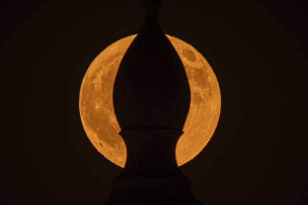 Full moon rises above Erbil ERBIL, IRAQ - JULY 29: Full moon rises in the evening sky creating a scenic view alongside the minaret of Jalil Khayat Mosque in Erbil, Iraq, on July 29, 2026. Ahsan Mohammed Ahmed Ahmed Anadolu Erbil Iraq. Editorial use only. Please get in touch for any other usage.  Copyright: x2026xAnadoluxAhsanxMohammedxAhmedxAhmedx