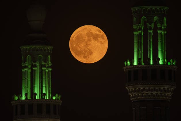 Full moon rises above Erbil ERBIL, IRAQ - JULY 29: Full moon rises in the evening sky creating a scenic view alongside the minaret of Jalil Khayat Mosque in Erbil, Iraq, on July 29, 2026. Ahsan Mohammed Ahmed Ahmed Anadolu Erbil Iraq. Editorial use only. Please get in touch for any other usage.  Copyright: x2026xAnadoluxAhsanxMohammedxAhmedxAhmedx