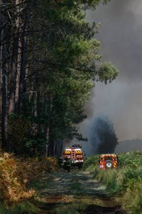 FIRE IN GIRONDE PHOTOPQR LE PARISIEN Olivier Corsan Lège-Cap-Ferret July 29, 2026 Lège-Cap-Ferret, Gironde, France, July 29, 2026 Firefighters battled all day in Sector 21 of Lège Cap Ferret against flare-ups from the Gironde fire, supported by members of the public GIRONDE FIRE July 29, 2026 Lège Cap Ferret, Gironde, France Firefighters battled all day in Sector 21 of Lège Cap Ferret against flare-ups from the Gironde fire, supported by members of the public Local Caption GIRONDE FIRE Lège Cap Ferret Gironde France  Copyright: xPHOTOPQR LExPARISIEN MAXPPPxOlivierxCorsanx 20260729LPA8049 20260729LPA8049