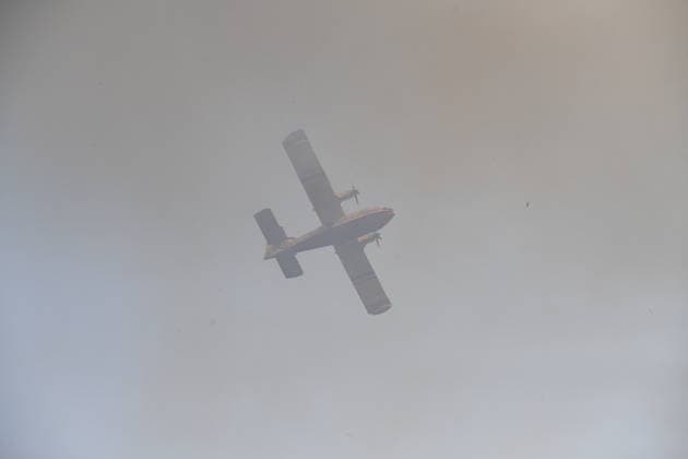 Firefighting efforts continue in Bordeaux BORDEAUX, FRANCE - JULY 29: A plane carries water to extinguish fire as smoke from the fire area fills the sky while teams continue their efforts to extinguish the fire that broke out in the Lanton forest area from air and land in Bordeaux, France on July 29, 2026. Dragan Lekic Anadolu Bordeaux France. Editorial use only. Please get in touch for any other usage.  Copyright: x2026xAnadoluxDraganxLekicx