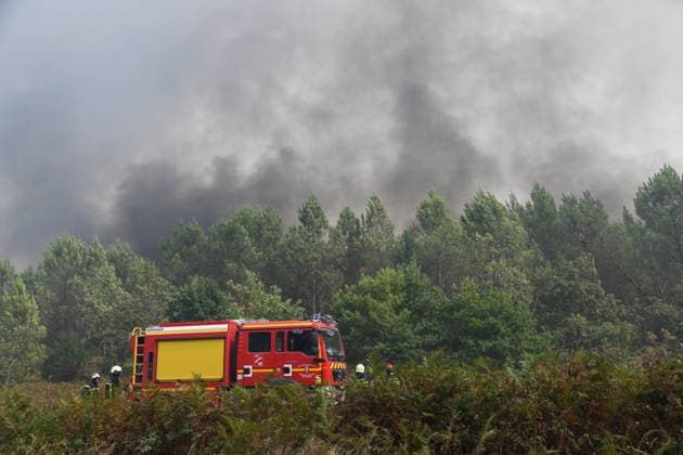 Firefighting efforts continue in Bordeaux BORDEAUX, FRANCE - JULY 29: Teams continue their efforts to extinguish the fire that broke out in the Lanton forest area from air and land in Bordeaux, France on July 29, 2026. Dragan Lekic Anadolu Bordeaux France. Editorial use only. Please get in touch for any other usage.  Copyright: x2026xAnadoluxDraganxLekicx