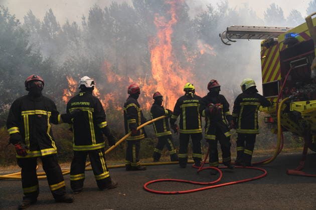 Firefighting efforts continue in Bordeaux BORDEAUX, FRANCE - JULY 29: Teams continue their efforts to extinguish the fire that broke out in the Lanton forest area from air and land in Bordeaux, France on July 29, 2026. Dragan Lekic Anadolu Bordeaux France. Editorial use only. Please get in touch for any other usage.  Copyright: x2026xAnadoluxDraganxLekicx
