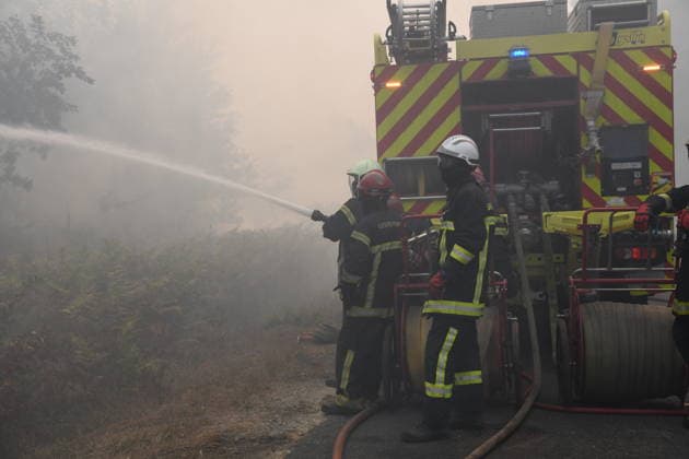 Firefighting efforts continue in Bordeaux BORDEAUX, FRANCE - JULY 29: Teams continue their efforts to extinguish the fire that broke out in the Lanton forest area from air and land in Bordeaux, France on July 29, 2026. Dragan Lekic Anadolu Bordeaux France. Editorial use only. Please get in touch for any other usage.  Copyright: x2026xAnadoluxDraganxLekicx