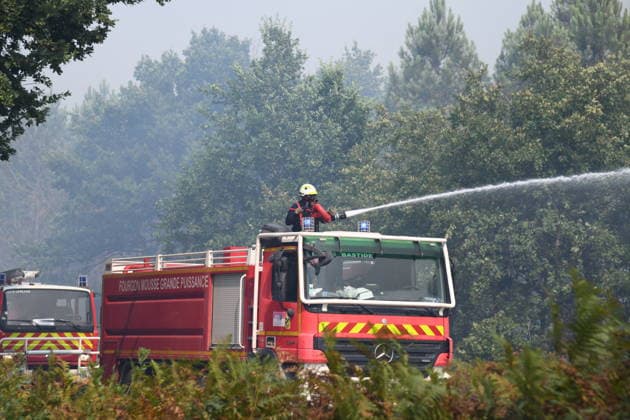 Firefighting efforts continue in Bordeaux BORDEAUX, FRANCE - JULY 29: Teams continue their efforts to extinguish the fire that broke out in the Lanton forest area from air and land in Bordeaux, France on July 29, 2026. Dragan Lekic Anadolu Bordeaux France. Editorial use only. Please get in touch for any other usage.  Copyright: x2026xAnadoluxDraganxLekicx