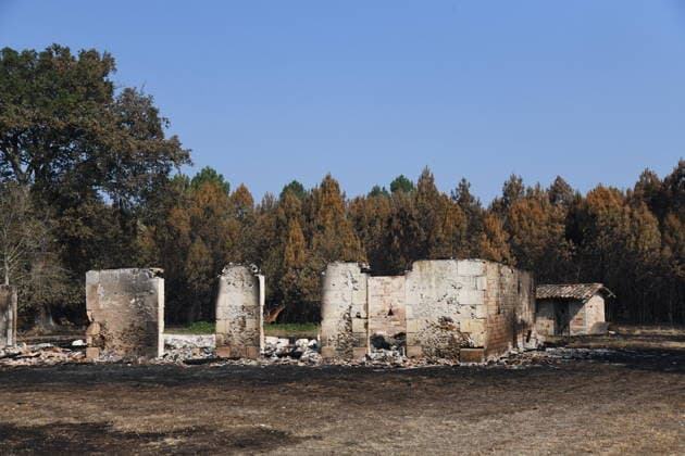 Firefighting efforts continue in Bordeaux BORDEAUX, FRANCE - JULY 29: Burned area is seen near the city center and town hall in Bordeaux, France, following a massive wildfire. Volunteers and rescue workers gather nearby to eat and rest as emergency response operations continue in the affected areas. Dragan Lekic Anadolu Bordeaux France. Editorial use only. Please get in touch for any other usage.  Copyright: x2026xAnadoluxDraganxLekicx
