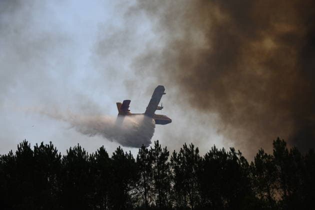 Wildfire response continues in Bordeaux BORDEAUX, FRANCE - JULY 29: Extinguishing efforts contine after a wildfire broke out in Lanton, Gironde near Bordeaux, France, following a massive wildfire on July 29, 2026. Volunteers and rescue workers gather nearby to eat and rest as emergency response operations continue in the affected areas. Dragan Lekic Anadolu Bordeaux France. Editorial use only. Please get in touch for any other usage.  Copyright: x2026xAnadoluxDraganxLekicx