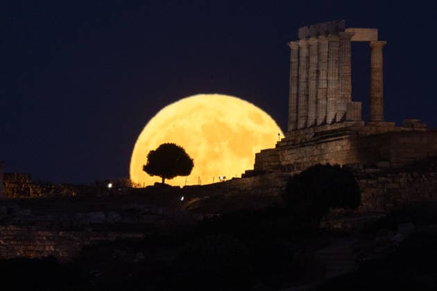 Full moon rises above Temple of Poseidon in Athens ATHENS, GREECE - JULY 29: Full moon, known as the Buck Moon, rises over the Temple of Poseidon at Cape Sounion near Athens, Greece, on July 29, 2026. Costas Baltas Anadolu Athens Greece. Editorial use only. Please get in touch for any other usage.  Copyright: x2026xAnadoluxCostasxBaltasx