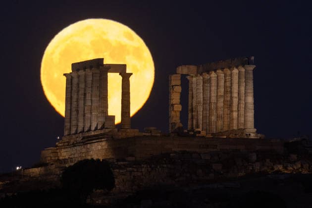 Full moon rises above Temple of Poseidon in Athens ATHENS, GREECE - JULY 29: Full moon, known as the Buck Moon, rises over the Temple of Poseidon at Cape Sounion near Athens, Greece, on July 29, 2026. Costas Baltas Anadolu Athens Greece. Editorial use only. Please get in touch for any other usage.  Copyright: x2026xAnadoluxCostasxBaltasx