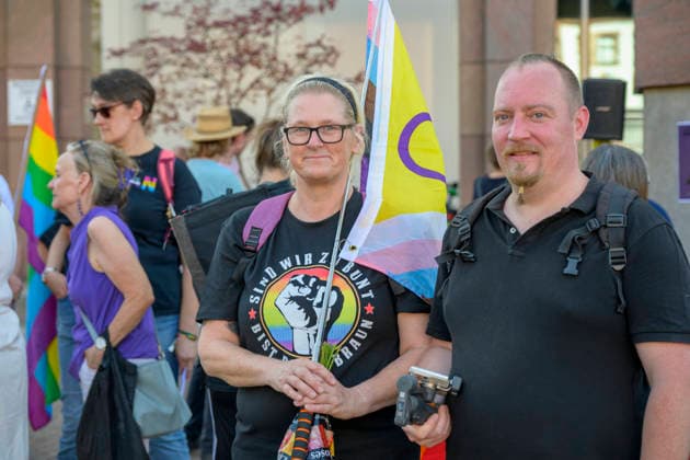 Berlin, Anschlag auf den Christopher Street Day, Mahnwache in Dortmund auf dem Friedensplatz 29.07.2026, Mahnwache slado, 29.07.2026 CSD Andrea Peuler-Kampe und Stefan Schnittger vom LSVD NRW solidarieren sich. Dortmund Friedensplatz Dortmund NRW Deutschland *** July 29, 2026, Slado Vigil, July 29, 2026 CSD Andrea Peuler Kampe and Stefan Schnittger from LSVD NRW show their solidarity at Friedensplatz in Dortmund, Dortmund, NRW, Germany