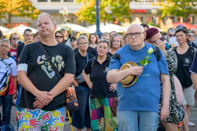 Berlin, Anschlag auf den Christopher Street Day, Mahnwache in Dortmund auf dem Friedensplatz 29.07.2026, Mahnwache slado, 29.07.2026 CSD Betroffenheit und Solidarität bei den Teilnehmenden Dortmund Friedensplatz Dortmund NRW Deutschland *** July 29, 2026, Slado Vigil, July 29, 2026 CSD: A sense of shock and solidarity among participants at Dortmund’s Friedensplatz, Dortmund, North Rhine-Westphalia, Germany