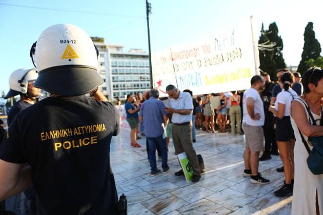 Protest against Greek water management reform bill outside Parliament ATHENS, GREECE JULY 29, 2026: Demonstrators gather outside the Hellenic Parliament in Syntagma Square during a protest against the government s proposed water management reform bill. Organisers called for the withdrawal of legislation expanding the responsibilities of Athens and Thessaloniki water utilities (EYDAP and EYATH), arguing that it could pave the way for the commercialization of water services and undermine public control over water resources. Photos: Harris Xanthopoulos JNA Press Athens Greece Copyright: x xHarrisxXanthopoulosx xJNAxPressx