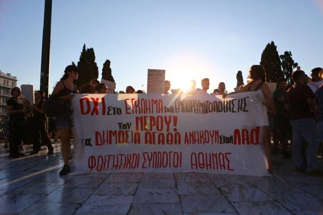 Protest against Greek water management reform bill outside Parliament ATHENS, GREECE JULY 29, 2026: Demonstrators gather outside the Hellenic Parliament in Syntagma Square during a protest against the government s proposed water management reform bill. Organisers called for the withdrawal of legislation expanding the responsibilities of Athens and Thessaloniki water utilities (EYDAP and EYATH), arguing that it could pave the way for the commercialization of water services and undermine public control over water resources. Photos: Harris Xanthopoulos JNA Press Athens Greece Copyright: x xHarrisxXanthopoulosx xJNAxPressx