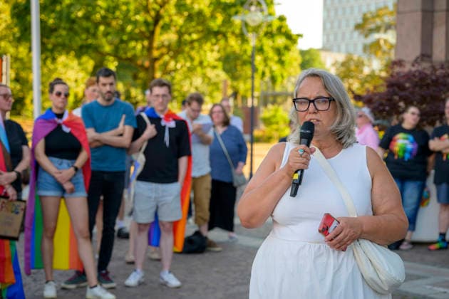 Berlin, Anschlag auf den Christopher Street Day, Mahnwache in Dortmund auf dem Friedensplatz 29.07.2026, Mahnwache slado, 29.07.2026 CSD Anja Butschkau MdL NRW mit Worten der Solidarität Dortmund Friedensplatz Dortmund NRW Deutschland *** July 29, 2026, Slado Vigil; July 29, 2026, CSD: Anja Butschkau, Member of the State Parliament of North Rhine-Westphalia, with words of solidarity; Dortmund Friedensplatz, Dortmund, North Rhine-Westphalia, Germany