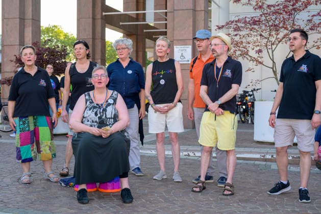 Berlin, Anschlag auf den Christopher Street Day, Mahnwache in Dortmund auf dem Friedensplatz 29.07.2026, Mahnwache slado, 29.07.2026 CSD Der Chor Sang&Klang!Los mit einem Liedbeitrag Dortmund Friedensplatz Dortmund NRW Deutschland *** July 29, 2026, Slado Vigil; July 29, 2026, CSD: The choir Sang Klang Los performed a song at Dortmund’s Friedensplatz, Dortmund, North Rhine-Westphalia, Germany