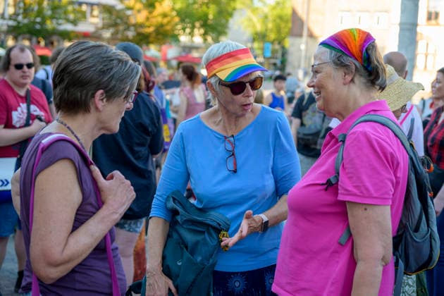 Berlin, Anschlag auf den Christopher Street Day, Mahnwache in Dortmund auf dem Friedensplatz 29.07.2026, Mahnwache slado, 29.07.2026 CSD Netzwerken nach dem offiziellen Ende Dortmund Friedensplatz Dortmund NRW Deutschland *** July 29, 2026, Slado Vigil, July 29, 2026 CSD Networks after the official end, Dortmund Friedensplatz, Dortmund, North Rhine-Westphalia, Germany