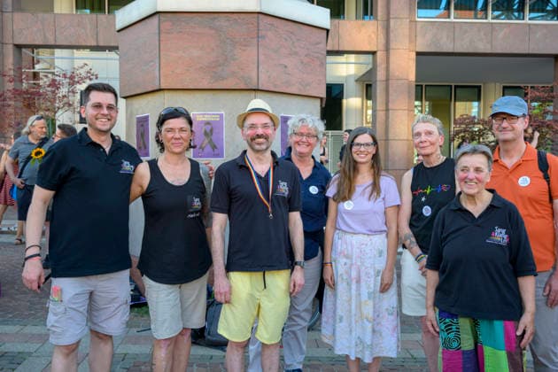 Berlin, Anschlag auf den Christopher Street Day, Mahnwache in Dortmund auf dem Friedensplatz 29.07.2026, Mahnwache slado, 29.07.2026 CSD Anwesende des Chors Sang&Klang!Los Dortmund Dortmund Friedensplatz Dortmund NRW Deutschland *** July 29, 2026, Slado Vigil, July 29, 2026 CSD; members of the Sang Klang Los Dortmund choir present at Dortmund’s Friedensplatz, Dortmund, North Rhine-Westphalia, Germany