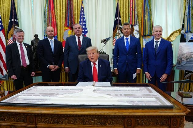 July 29, 2026, Washington, District Of Columbia, USA: United States President Donald J Trump makes an announcement in the Oval Office of the White House in Washington, DC, USA on Wednesday, July 29, 2026. The President is announcing a redesign and overhaul of Washington Dulles International Airport in Northern Virginia Washington USA  - ZUMAs152 20260729_faa_s152_013 Copyright: xAaronxSchwartzx-xPoolxviaxCNPx