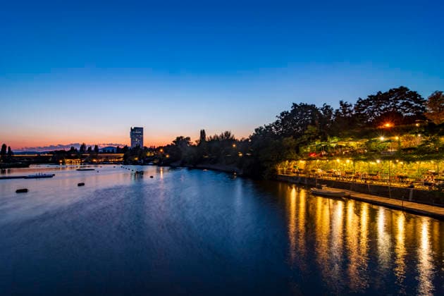 oxbow lake Alte Donau (Old Danube), sunset, high-rise Peak Vienna, restaurant Birner s Gastgarten Vienna 22. Donaustadt Wien Austria