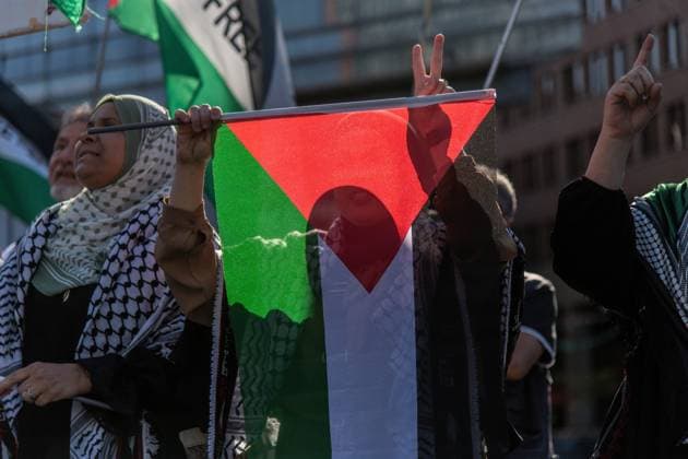 Pro-Palestinian Demonstration Held in Berlin BERLIN, Germany July 29, 2026: Pro-Palestinian demonstrators gather at Potsdamer Platz in Berlin during a rally calling for an end to the war in Gaza and expressing opposition to Germany™s policies regarding the conflict. Berlin is home to one of the largest Palestinian communities in Europe. The demonstration took place peacefully, with police present at the scene. Berlin Germany Copyright: x xAndrÃ sxTrujillox xJNAxPressx