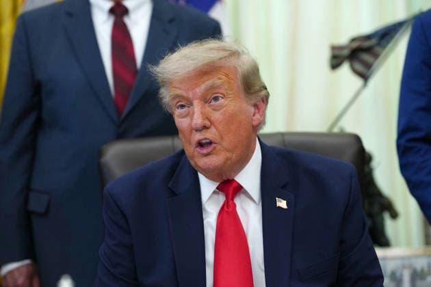 President Trump Announces Dulles Airport Redesign and Overhaul United States President Donald J Trump makes an announcement in the Oval Office of the White House in Washington, DC, USA on Wednesday, July 29, 2026. The President is announcing a redesign and overhaul of Washington Dulles International Airport in Northern Virginia. Credit: Aaron Schwartz Pool via CNP Washington District of Columbia United States of America EDITORIAL USE ONLY Copyright: xx DSC05623 AaronxSchwartzx-xPoolxviaxCNPx cnpphotos338520