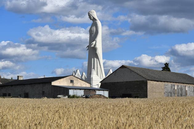 The largest statue of Our Lady in Europe Konotopie 28 07 2026 Construction of a 55-meter statue of the Virgin Mary in the village of Konotopie (Kuyavian-Pomeranian Voivodeship) has been completed. It will be the tallest in Europe and the second tallest in the world, after the statue of Mary in the Philippines. The official opening is scheduled for August 15th. The founder of the monument is Polish billionaire Roman Karkosik. 1117327281  1119365419