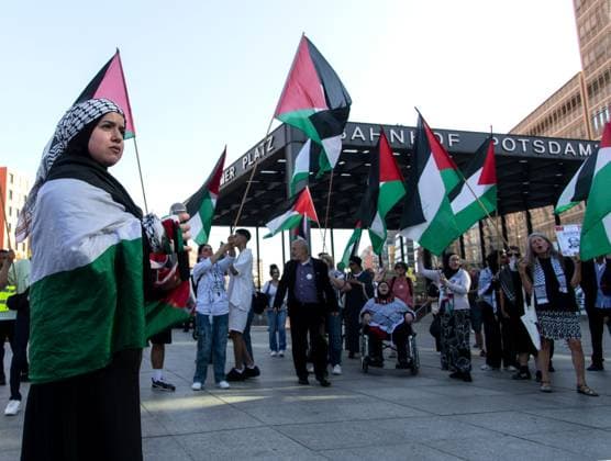 Pro-Palestinian Demonstration Held in Berlin BERLIN, Germany July 29, 2026: Pro-Palestinian demonstrators gather at Potsdamer Platz in Berlin during a rally calling for an end to the war in Gaza and expressing opposition to Germany™s policies regarding the conflict. Berlin is home to one of the largest Palestinian communities in Europe. The demonstration took place peacefully, with police present at the scene. Berlin Germany Copyright: x xAndrÃ sxTrujillox xJNAxPressx