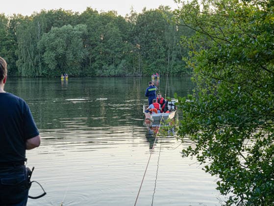Personensuche am Schulenburger Südsee Mehrere Rettungsboote mit Tauchern waren im Einsatz *** Search for missing person at Schulenburg s Südsee; several rescue boats with divers were deployed Copyright: xBerndxGüntherx