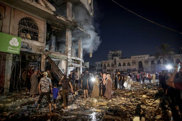 Israeli army continues attacks on civilian homes in Gaza GAZA CITY, GAZA STRIP, PALESTINE - JULY 30: Firefighters respond to a fire in a damaged building near Al-Ahli (Baptist) Hospital after an Israeli strike in eastern Gaza City, Gaza Strip, Palestine on July 30, 2026. According to local sources, the strike targeted the building near the hospital following a renewed ceasefire violation, causing damage and igniting a fire. Saeed M. M. T. Jaras Anadolu Gaza City Gaza. Editorial use only. Please get in touch for any other usage.  Copyright: x2026xAnadoluxSaeedxM.xM.xT.xJarasx