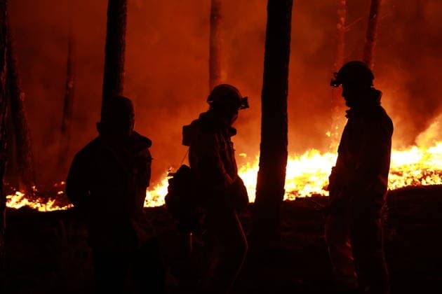 Firefighters continue battling wildfire in southwestern France LEGE-CAP-FERRET, FRANCE - JULY 29: Flames spread through the Grand Crohot forest during a controlled burn carried out near Lege-Cap-Ferret, southwestern France, on July 29, 2026. The operation was conducted as part of wildfire prevention measures following recent blazes in the region. Mohamad Salaheldin Abdelghani Alsayed Anadolu Lege-Cap-Ferret France. Editorial use only. Please get in touch for any other usage.  Copyright: x2026xAnadoluxMohamadxSalaheldinxAbdelghanixAlsayedx