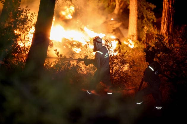 Firefighting efforts continue against forest fire in Antalya ANTALYA, TURKIYE - JULY 30: Firefighting teams continue aerial and ground operations to contain a forest fire that spread due to strong winds in the Alanya district of Antalya, Turkiye, on July 30, 2026. Serhat Cetinkaya Anadolu Antalya Turkey. Editorial use only. Please get in touch for any other usage.  Copyright: x2026xAnadoluxSerhatxCetinkayax